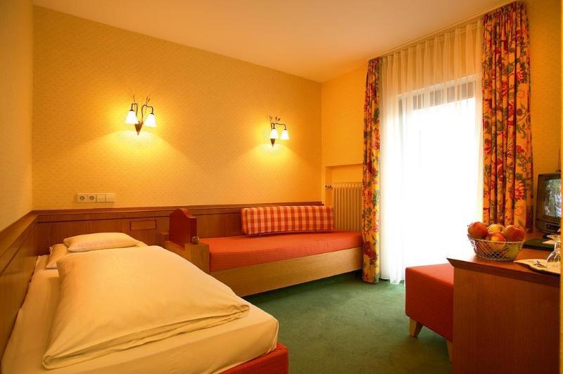 Landidyll Hotel Zum Kreuz Glottertal Exterior photo